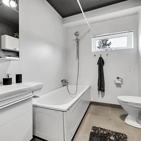 Fin I Naerheten Av Sentrum Tromsø